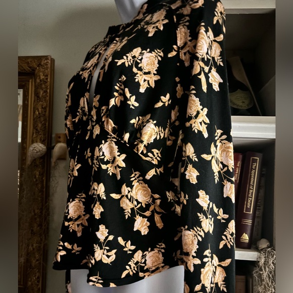 Free People Dinner Party Keyhole Black Multi Long Sleeve Top XL NWT - Picture 5 of 11